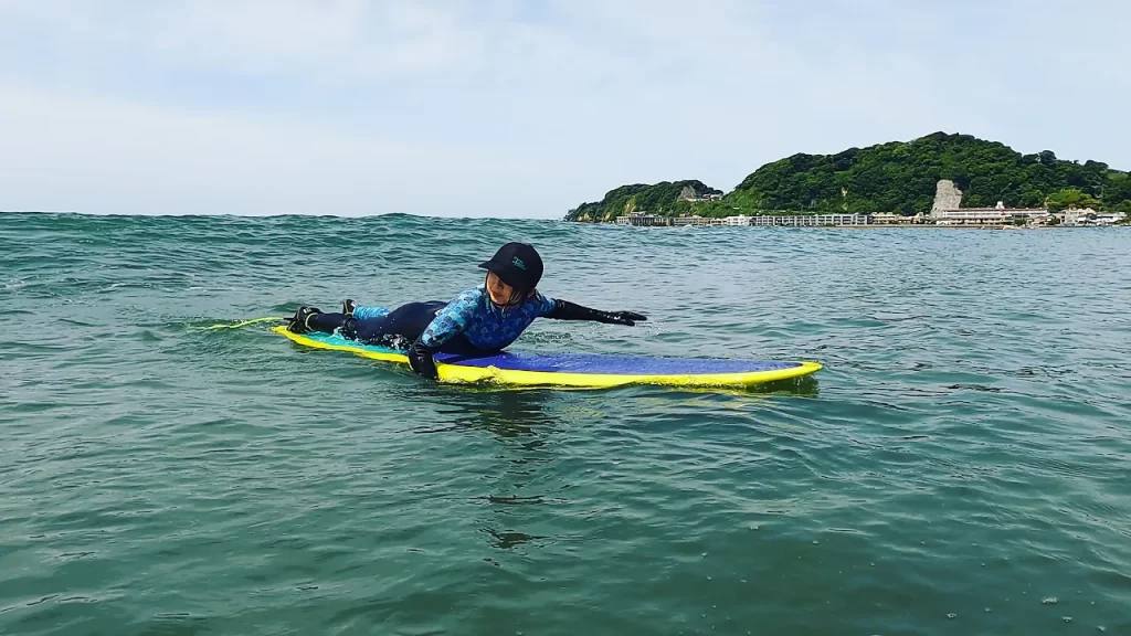 YouTube 【モモコシ】初心者が1日で30本以上乗った‥ サーフィン初心者女子の成長日記 東京 秋葉原